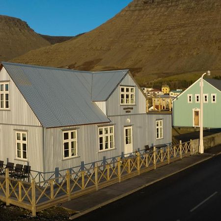 ホテル Palshus Patreksfjordur エクステリア 写真